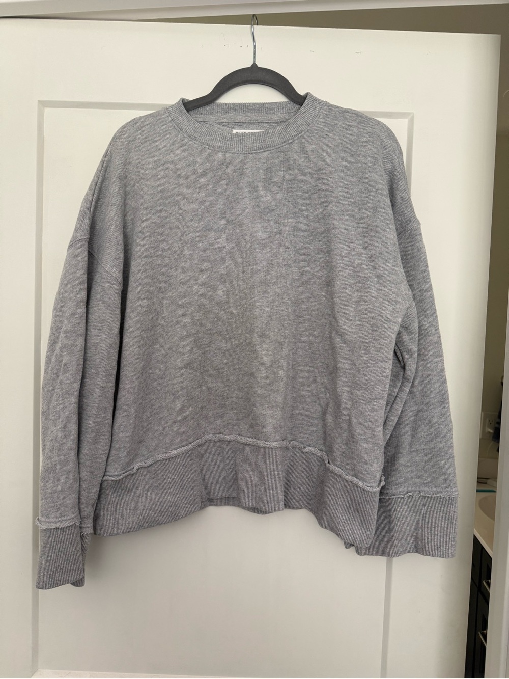 American Eagle Outfitters Light Gray Pullover Sweatshirt with Wide Sleeves